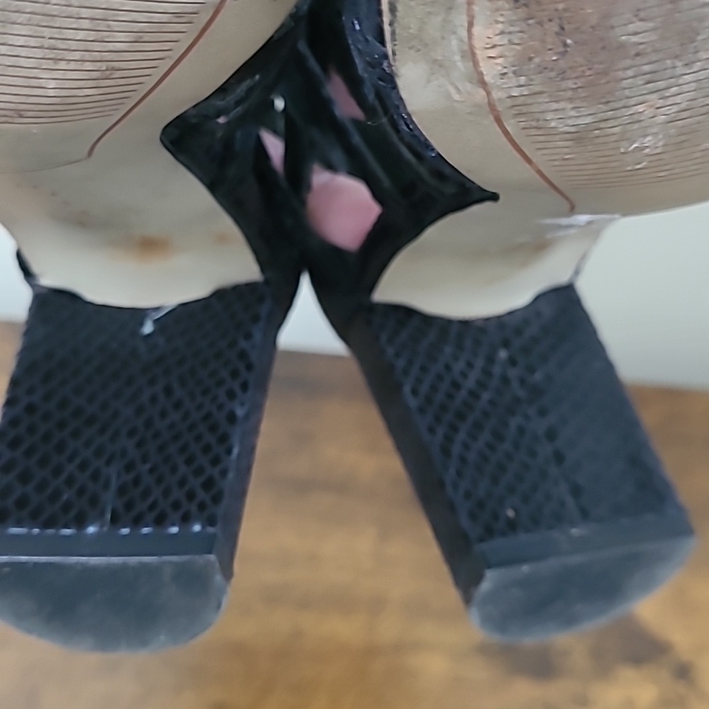 Tahari Black Strappy Textured Heeled Sandals size 7 - Picture 10 of 12